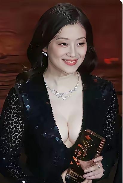梅婷真是娱乐圈的一股清流。她不炒绯闻、不搞流量，只专注作品，这份低调太难得。
梅