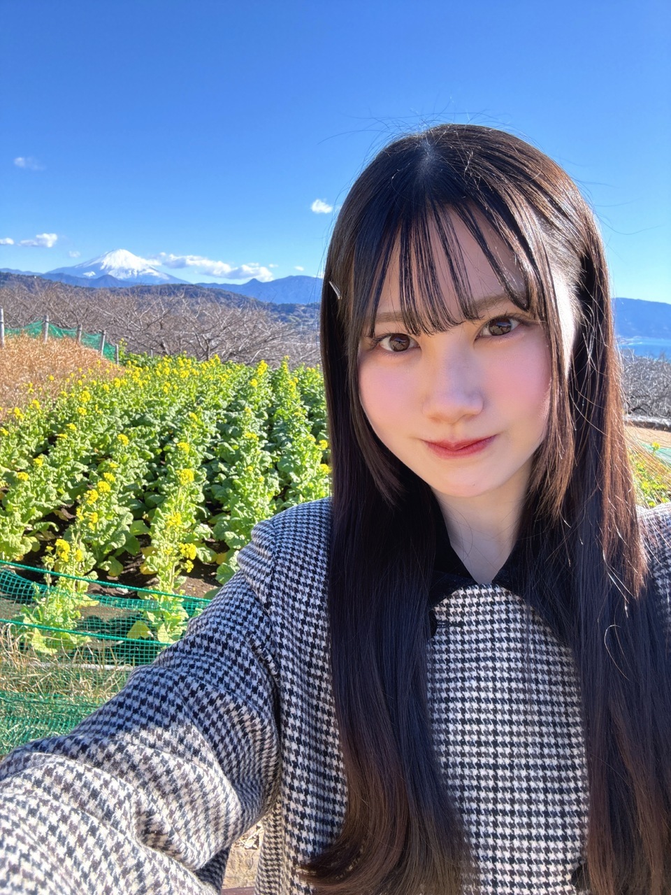 鶴崎仁香「お正月休みに、二宮町にある吾妻山公園に行ってきたよ〜〜🌼🤍お披露目