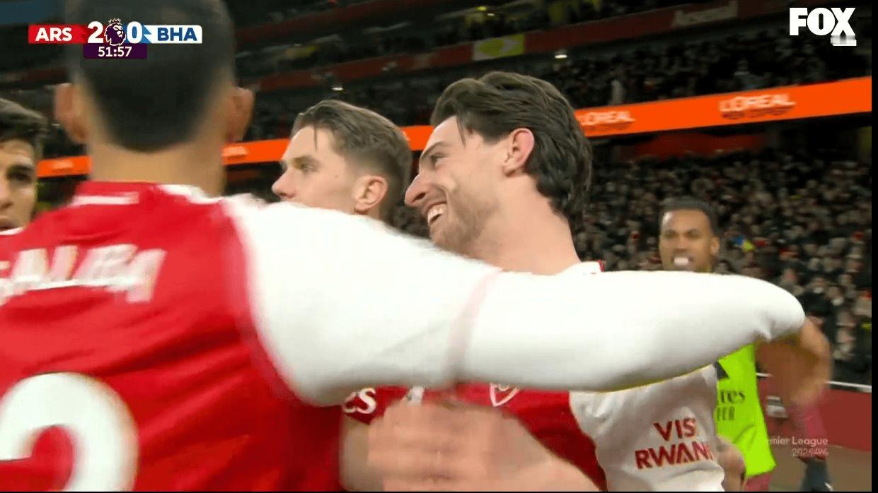 阿森纳在最近4场比赛已经制造了对手的4个乌龙球，其中狼队2个，水晶宫1个，布莱顿