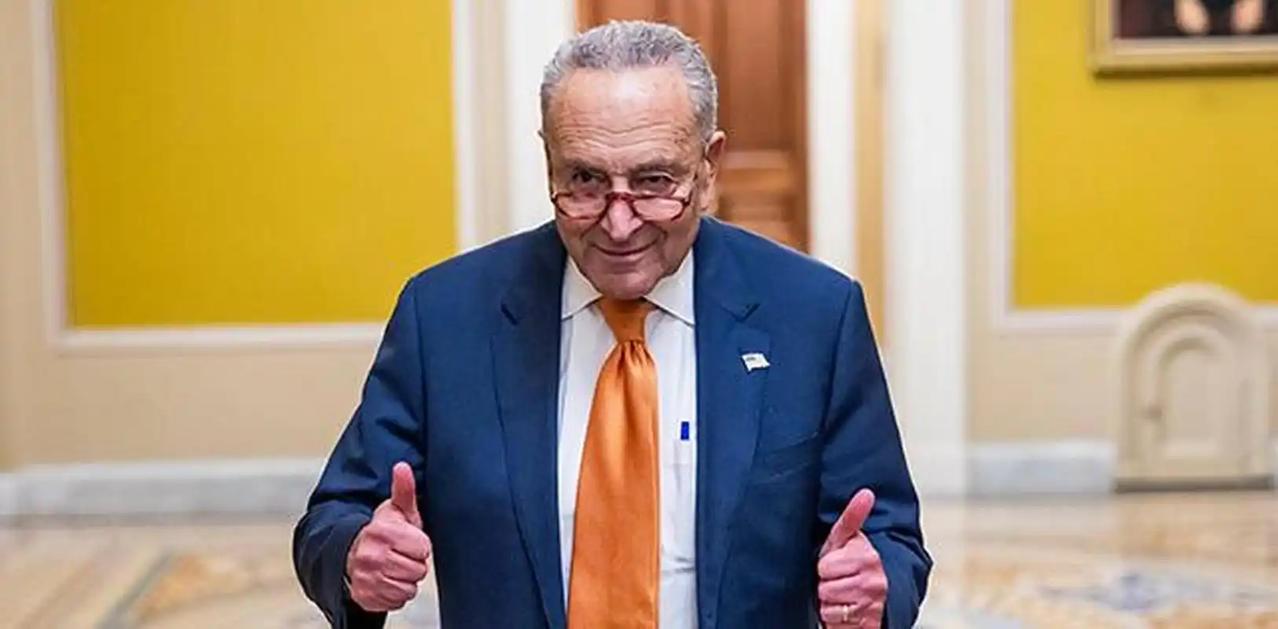 当地时间3月22日，美国政坛突然传出不一样的声音。参议院民主党领袖舒默在国会现场