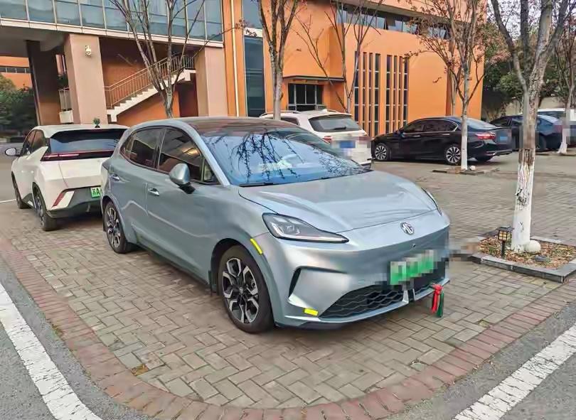 车机卡顿、智驾“智障”？新能源车的毛病，终于从“硬伤”变成了“软肋”！
J.D.