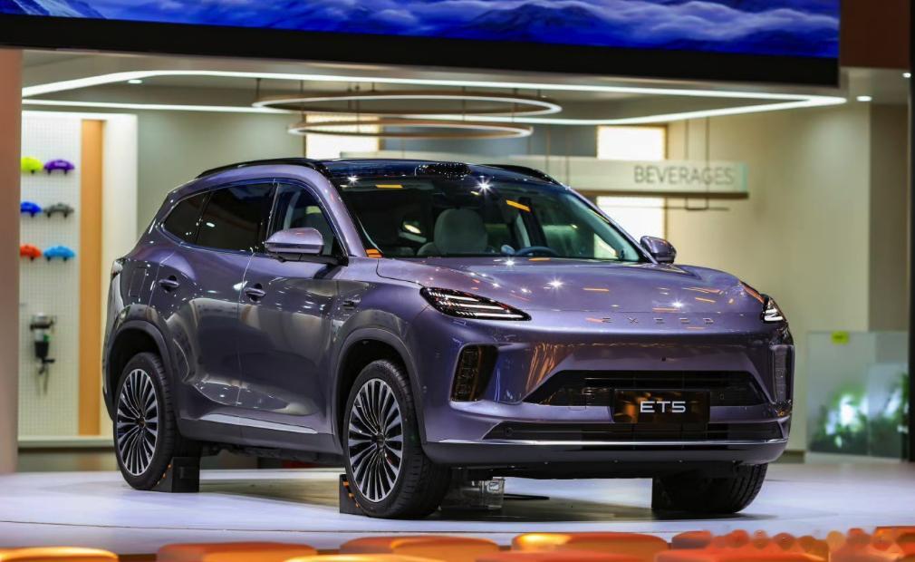 大V聊车智能辅助驾驶 两年前很火的“全栈自研”，现在基本没什么声音。星途ET5 