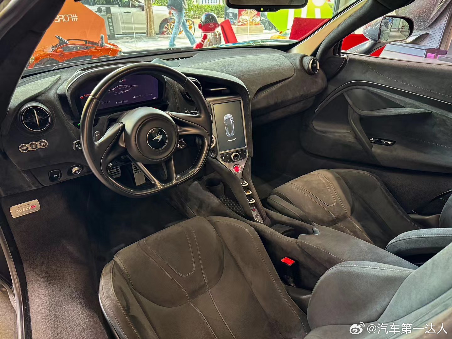 人生从不是将就，热爱更要趁早拥有。诚寻准新迈凯伦720S系列，里程严控一万公里内