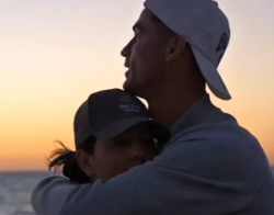 C罗结婚是为了满足乔治娜 C罗踢了这么多年球，什么时候在乎过别人怎么看他？婚礼也