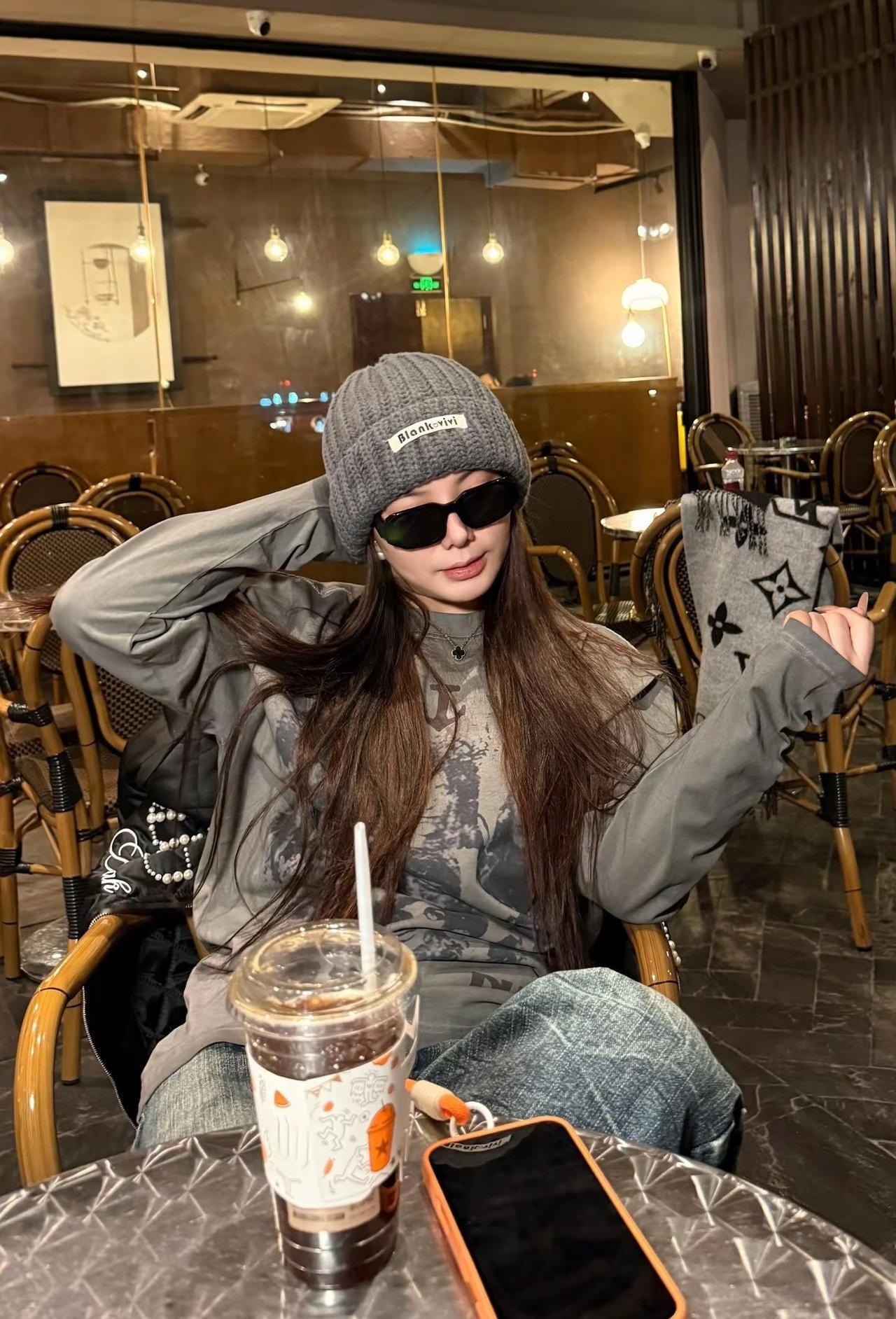 是歌好听 还是回忆加了分自由感拍照 ootd穿搭