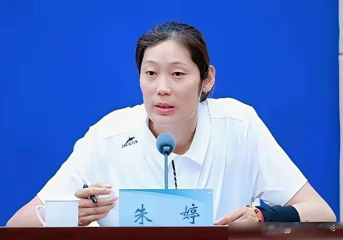 越看越无奈！中国女排如今的被动局面，完全是一步步亲手葬送，属实可惜！

这事最让