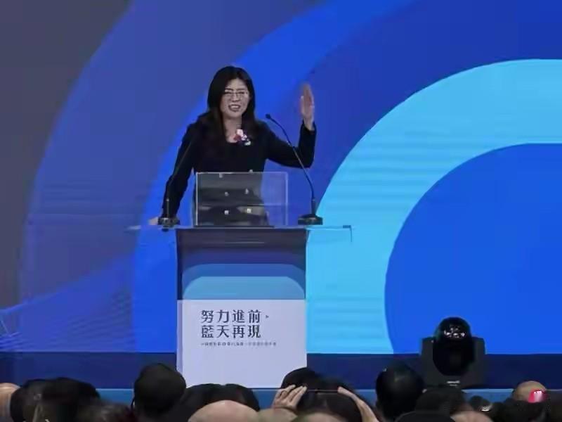 看了郑丽文就任国民党主席的演讲视频,全程脱稿，慷慨激昂，句句热血沸腾，确实有着卓