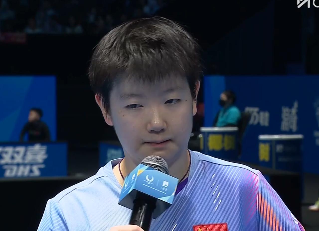 恭喜孙颖莎4:1拿下陈熠，晋级4强。
赛后采访，孙颖莎太低调了。

孙颖莎说：