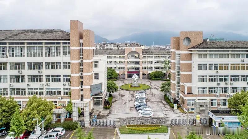 连江县2026年各学校高考成绩情况：
连江一中：
2026年高考，古榕班人才培养