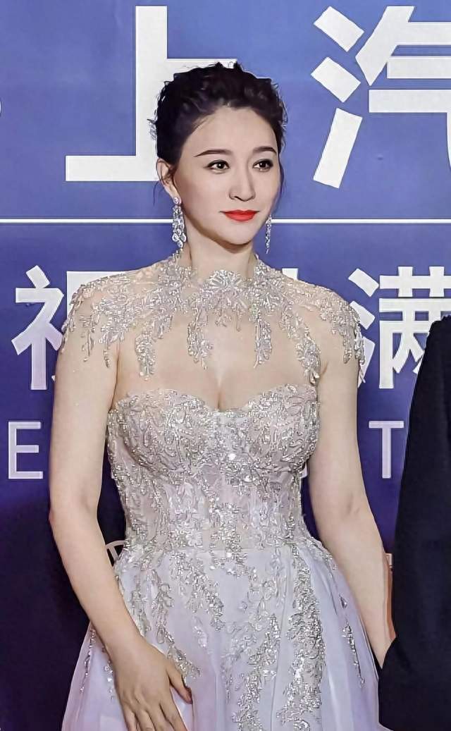能接受李小冉变老，可看见她眼周的疲惫，心里还是忍不住感慨