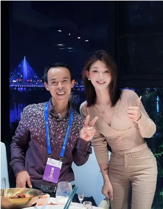 我敢说，鸡排哥要是没火，这些人看都不会看一眼的 