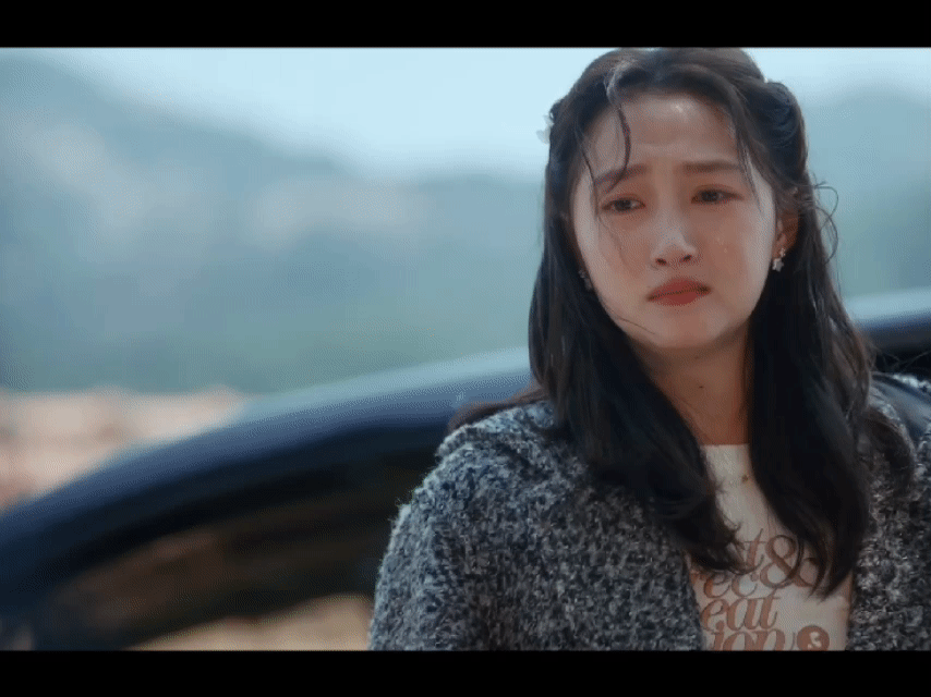 关晓彤转头落泪这一下 关晓彤美的让人好安心！又是一幕绝美落泪啊～ 耀眼 关晓彤