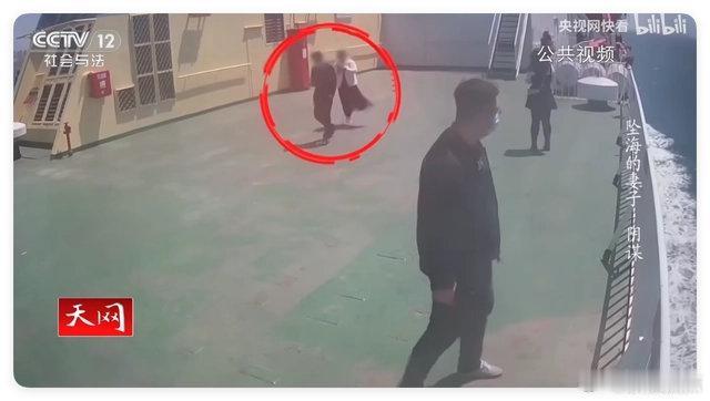 电影都不敢这么演，太狠了，把新婚妻子推下海骗保险1200万然后还去嫖娼
2021