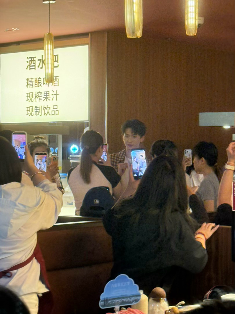 陈添祥剧宣在商场请吃火锅这才是内娱艺人该有的营业态度 下次一定赴约！陈添祥下次还