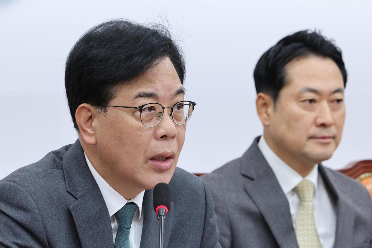 韩国媒体消息，国民力量党院内代表宋义哲针对总统秘书室长金贤智最终未出席国政监查提