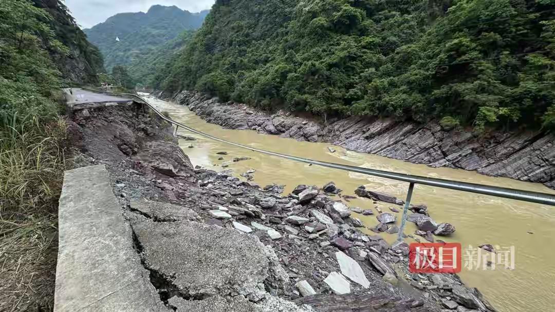 山洪突袭湖南石门！悬空木桥困住深山村落，一幕幕救援画面直击人心
 （个人观点仅供