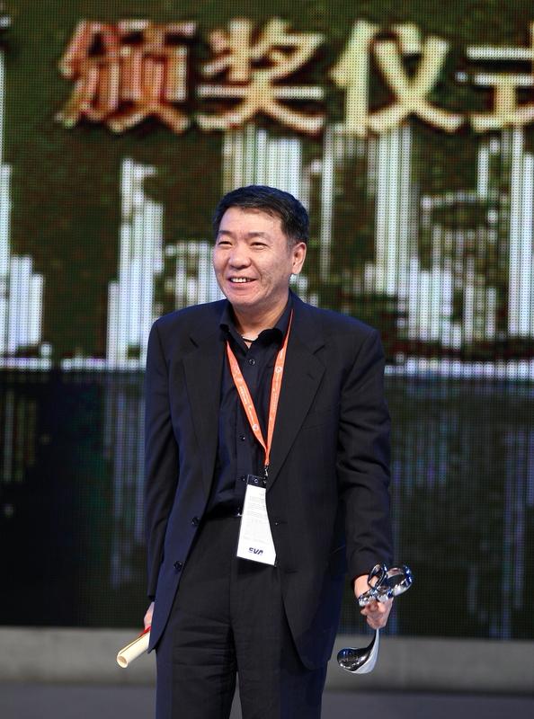 【专家：白玉兰奖评选不看流量热度】
    31届白玉兰奖评委主席张永新表态“不