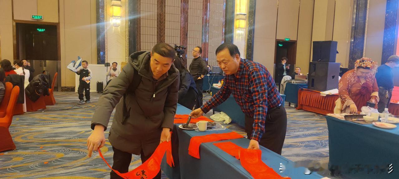 墨韵春声赋陇原
 
岁启丙午新元启，小年逢喜瑞气盈。
陇原大地春潮涌，翰墨丹青聚