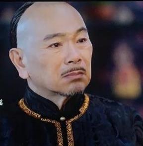 年轻时的张晨光很帅的，当然，现在年纪上去了，他也很帅，而且张晨光和苏培盛还有点像