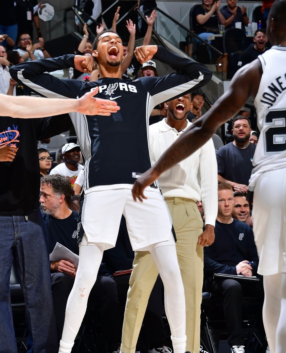 晚安马刺 日日皆为限量版，心有热爱，眼盛星河，带着光芒继续前行。晚安刺蜜明天见晚