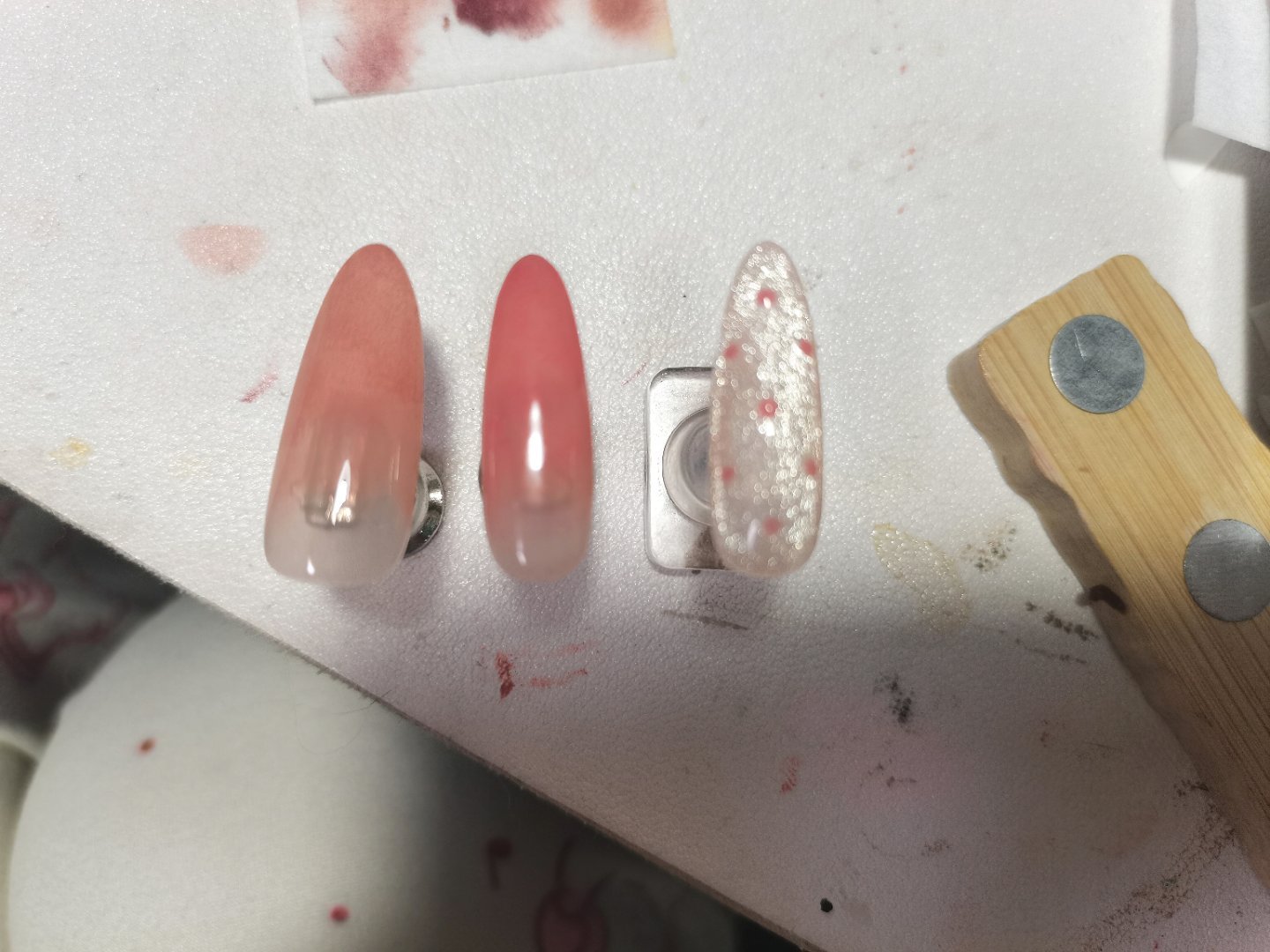 好绝望啊，例图的色搓不出来，甲油胶根本做不了渐变❗图一是第一次尝试，图二更还原，