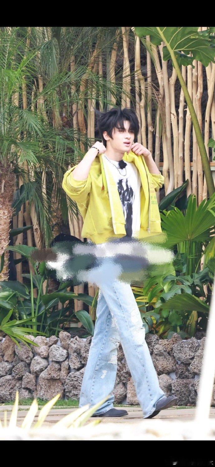 张峻豪亲爱的客栈路透一曝光就兴奋得不行，就一期也值得我熬夜追，快点播出吧！张峻豪