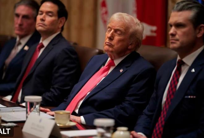 年龄大了，懂王也难免效仿瞌睡乔[捂脸]