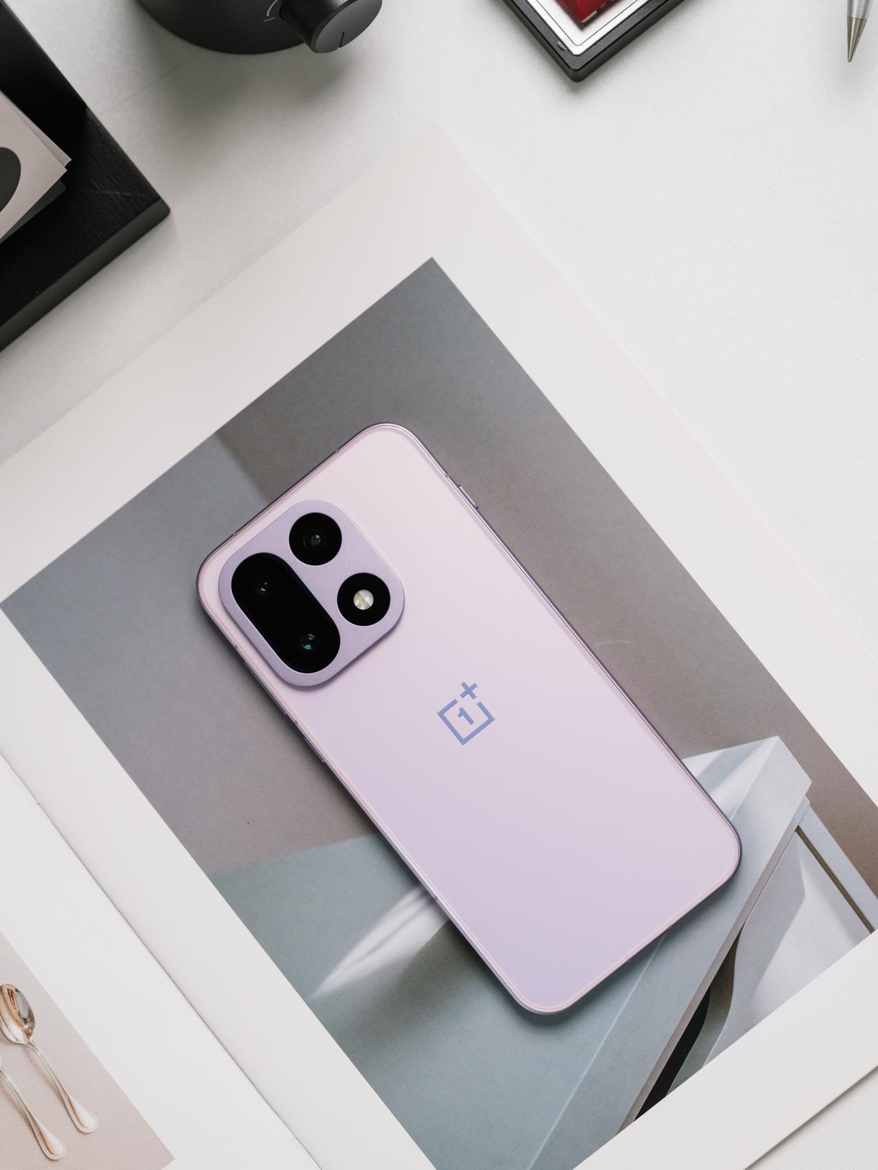 一加15体验小分享：
新的设计语言，这个外观属于是没有一眼的很惊艳，但是会很耐看