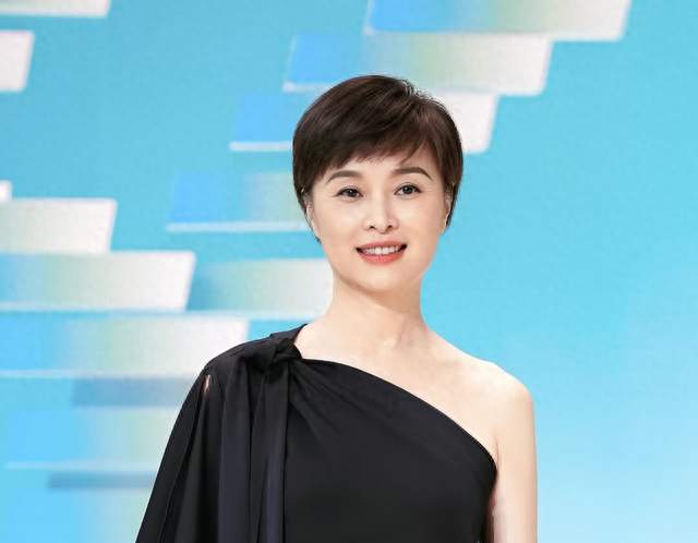 吴越一觉醒来被AI换脸带货，凌晨3点怒斥侵权，网友：太吓人