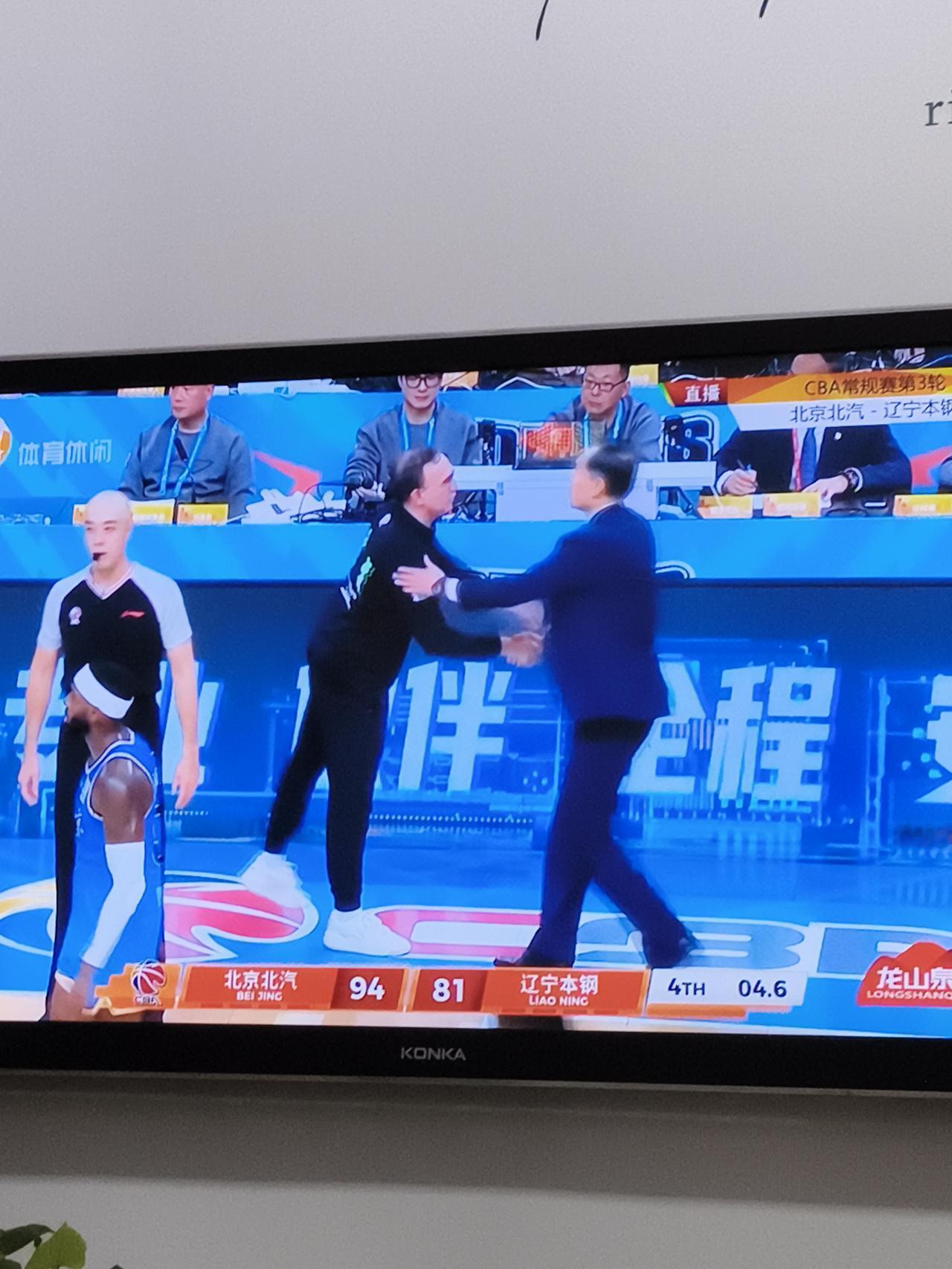 北京北汽胜辽宁本钢94：81
想说胜之不武、虽败犹荣，比赛的前三节打的正常比分交