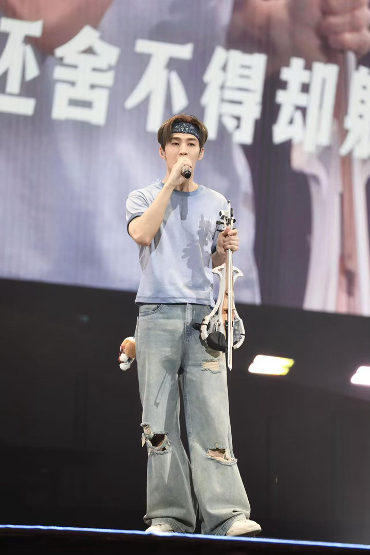 刘宪华世界巡演南京站上座率刘宪华南京演唱会上座率上座率稳稳在线，一票难求的热度不