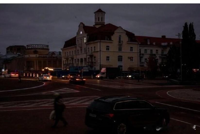 俄国防部称俄罗斯击落98架乌克兰无人机。
莫斯科(路透社)——俄罗斯国防部周六表