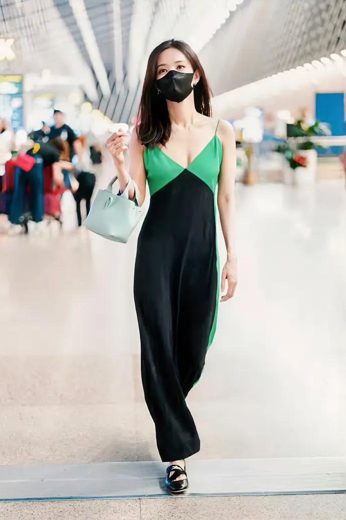 李一桐还是没有一点变化哈！