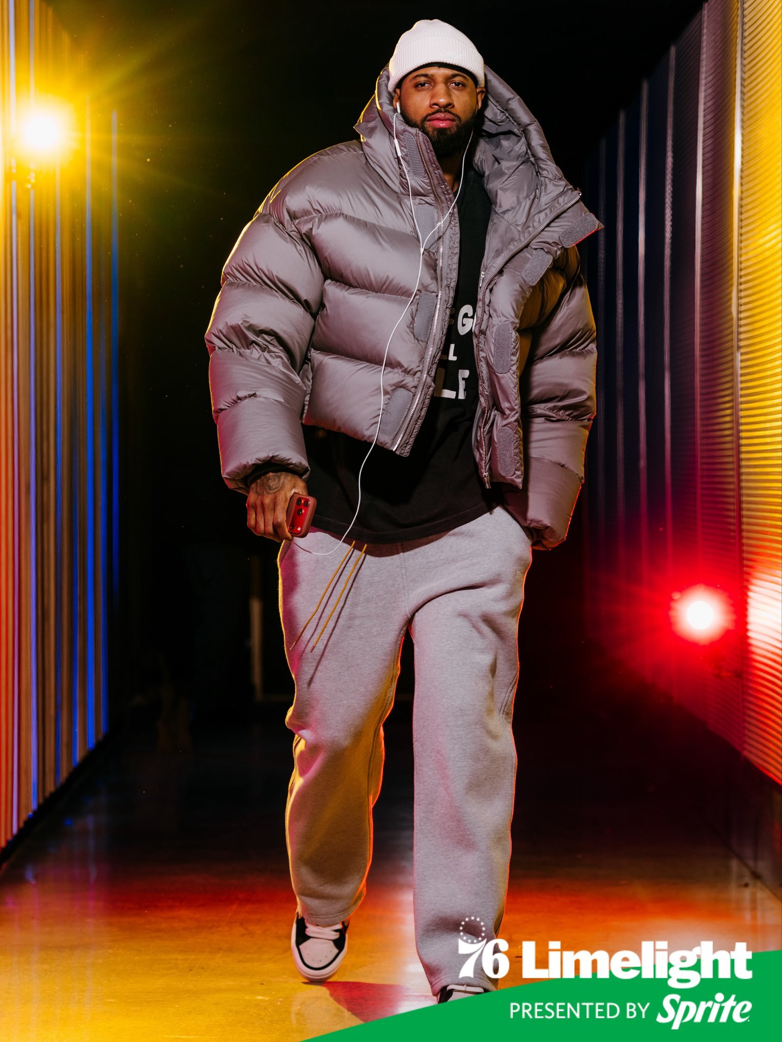 （补发）型男搭配！分享今日份赛前抵达主场球馆时的帅泡～费城76人冬日热情篮不住P