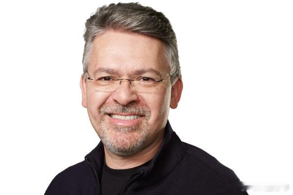 苹果AI负责人预计将于本周离职 。约翰・詹南德雷亚（John Giannandr