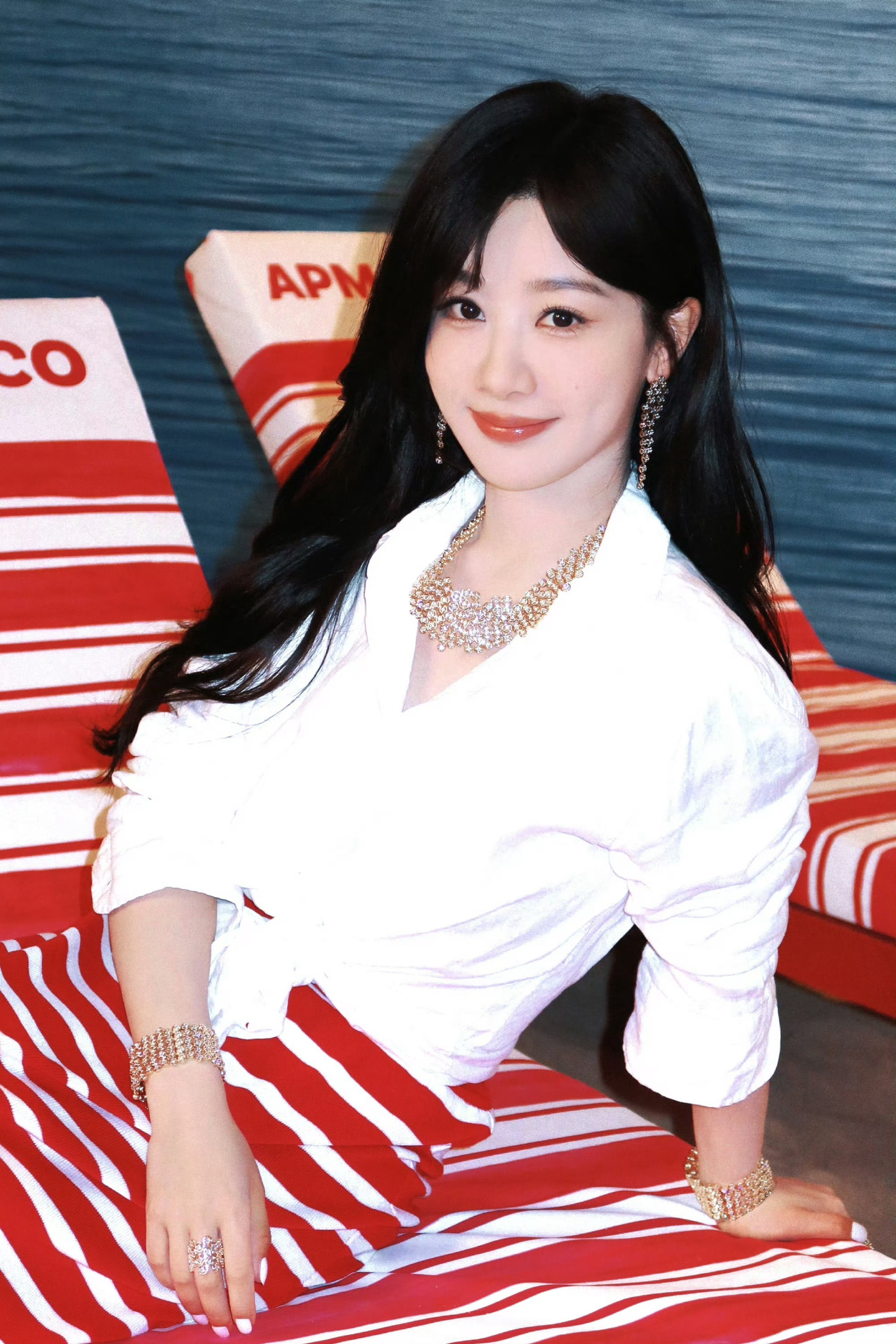 杨紫杨紫 杨紫家业 爱藏在每个角落里，倾诉在每一次的触碰中，是相遇也是别离。