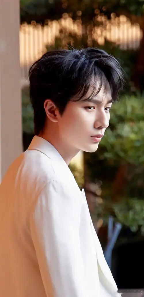 李宏毅声明 从少年到青年，他把苦难藏在镜头后，把高光留在角色里，这才是演员的初心