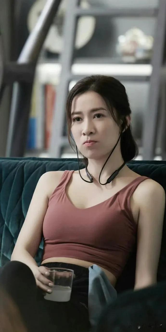 佘诗曼49岁能保持这么好的身材得多自律！
#佘诗曼#