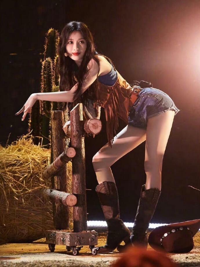 张俪的舞台穿搭！张俪 舞台直拍 高燃舞台 感染力舞台