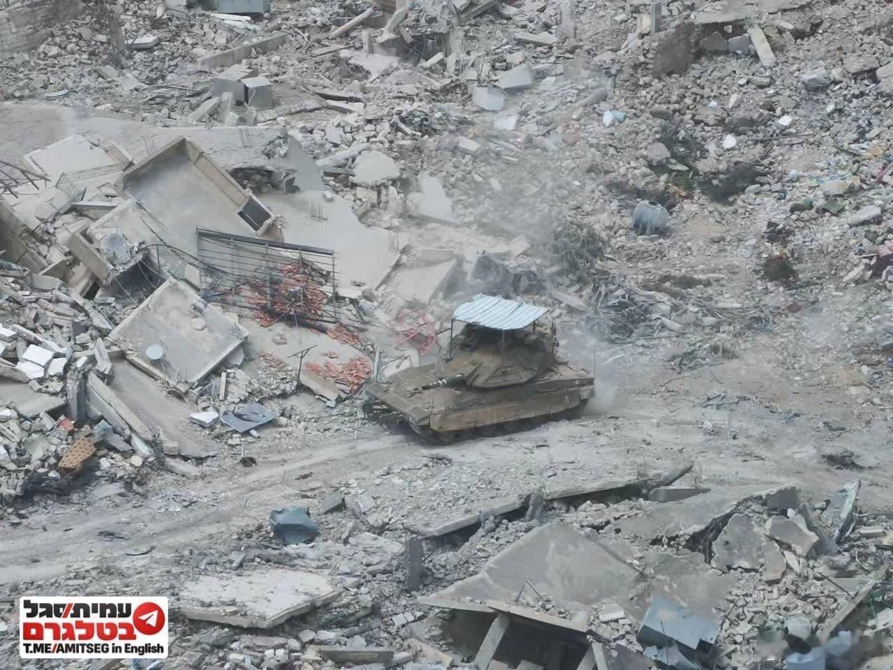 以色列国防军在黎巴嫩南部的宾特朱拜勒实行三光政策。 