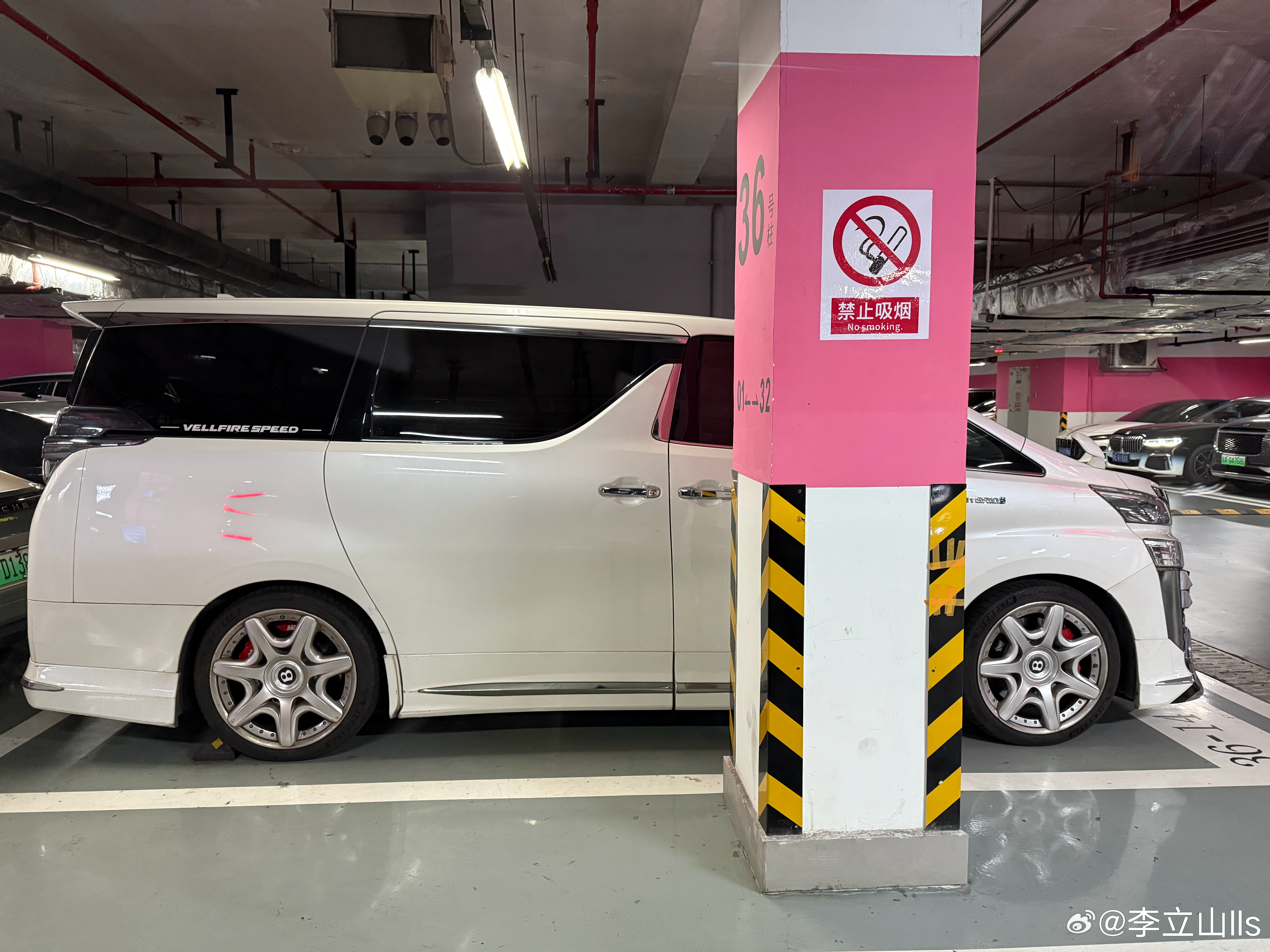 Ling只要不是五颜六色的，怎么搭都好看！ ​​​