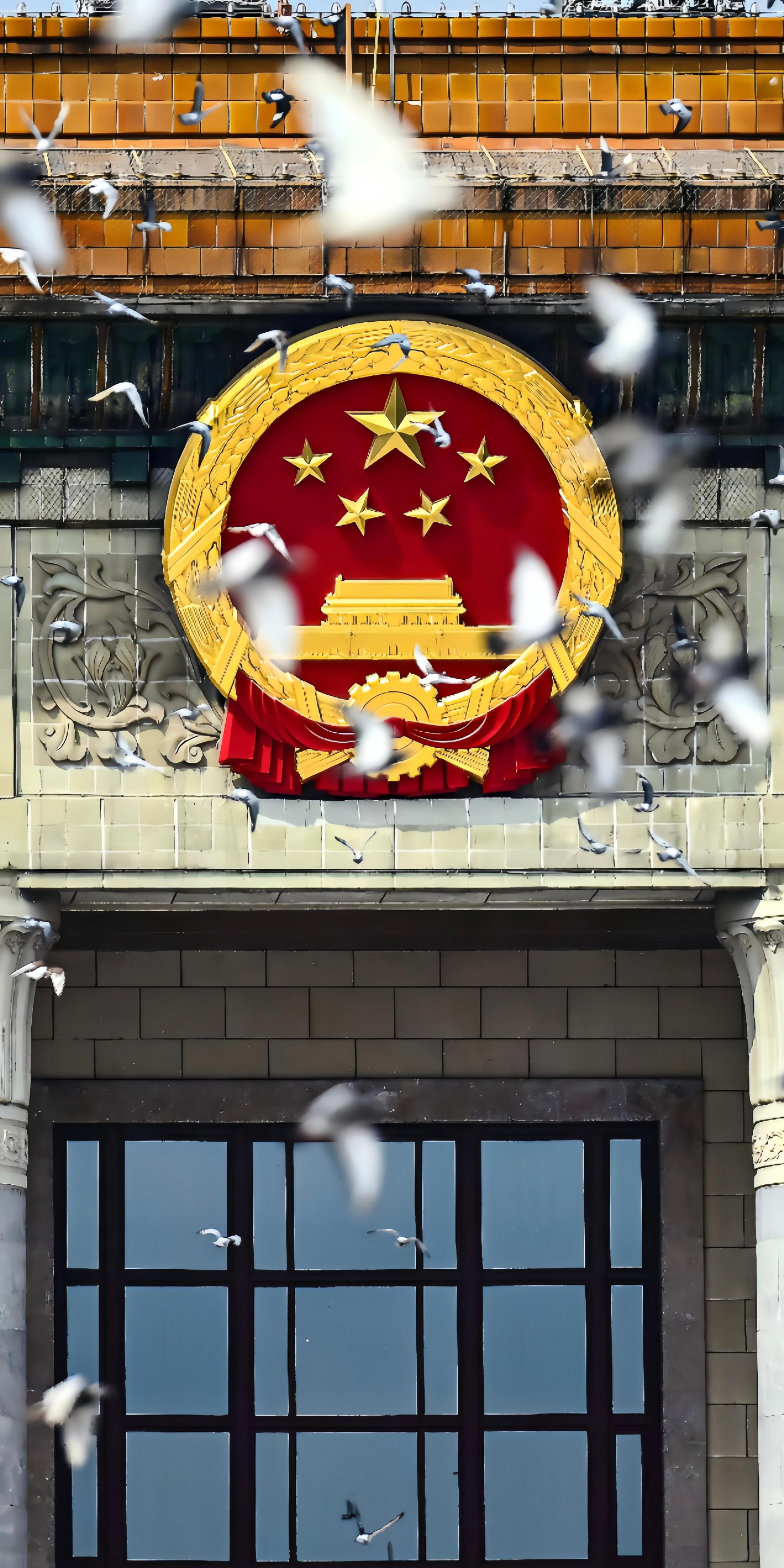和平鸽与国徽同框壁纸！权威新华社出图 ​​​