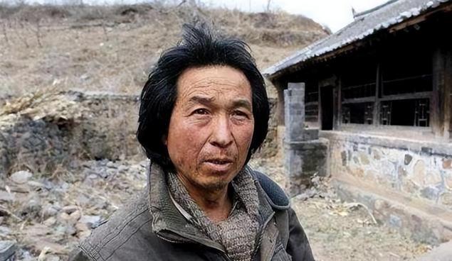 2000年，北大教授毅然辞职，带着校花妻子隐居山野，11年花光350万积蓄，不料
