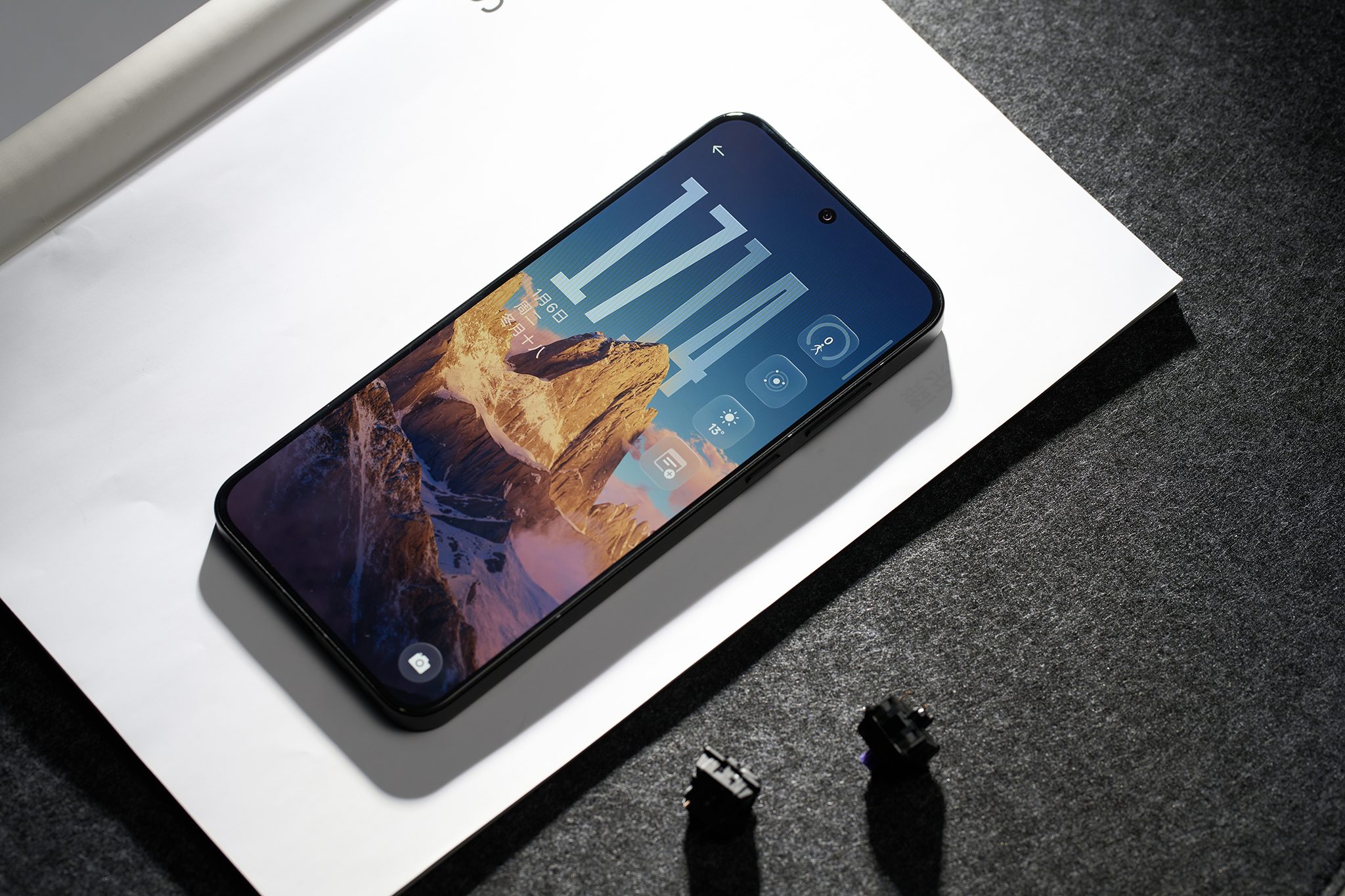 「鮮Phone畫報」一加 Ace 6T閃速黑：簡約實力派