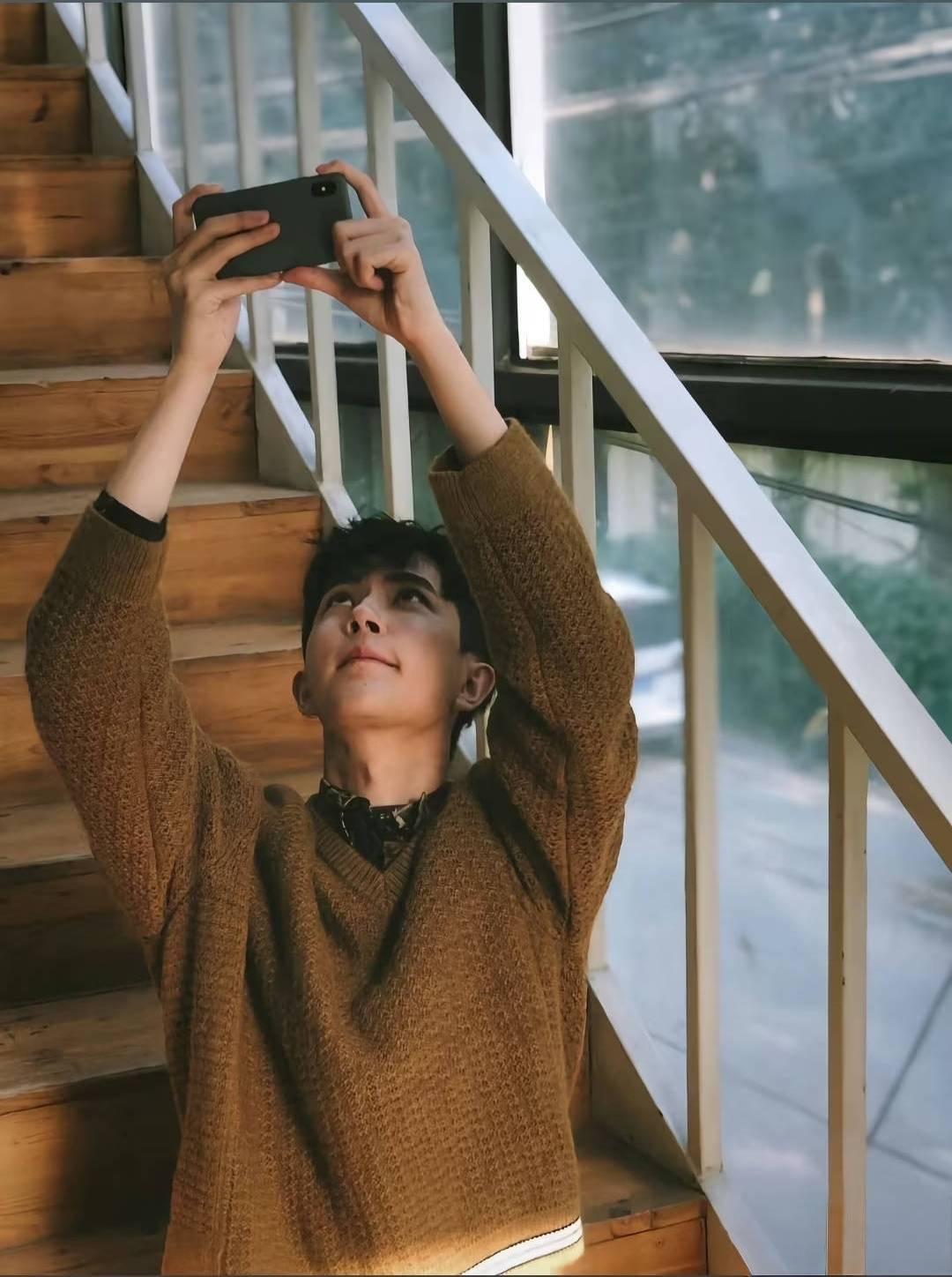 如此钟情于摄影的你，倘若没踏入娱乐圈，想必也是位颇具名气的摄影师了吧！别致的摄影