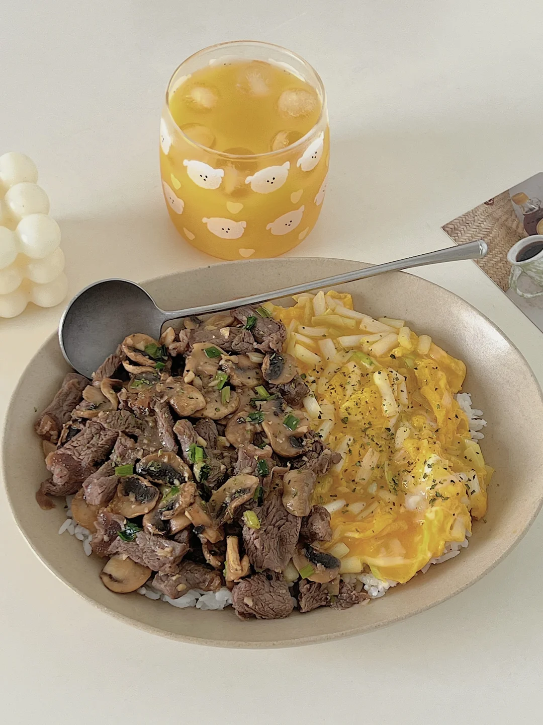 一人食|牛肉口蘑韭黄滑蛋盖饭🍱附教程~