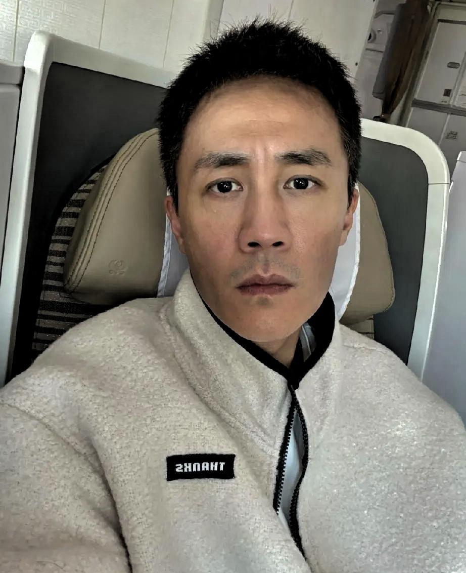 我突然理解杜淳了，
他为何要投资张凌赫的《逐玉》，
不是因为他喜欢这个剧本，而是