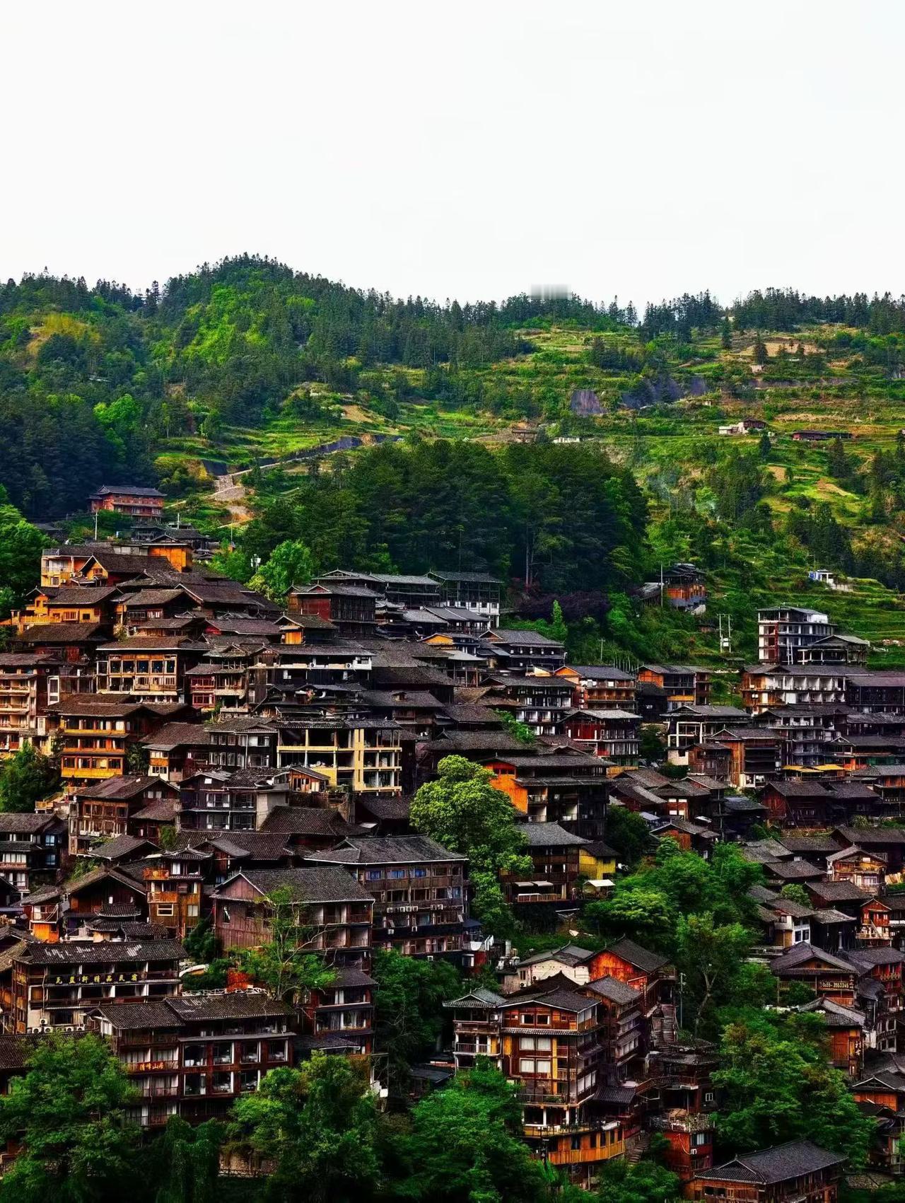 要想在股市里获得长期稳定的收益，我觉得需要做到这3点！
1，要看清趋势，顺应趋势