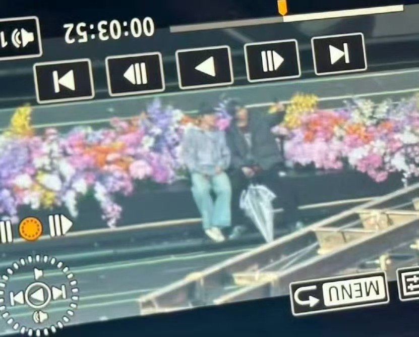 宋亚轩刘耀文坐花台上合照，真好，