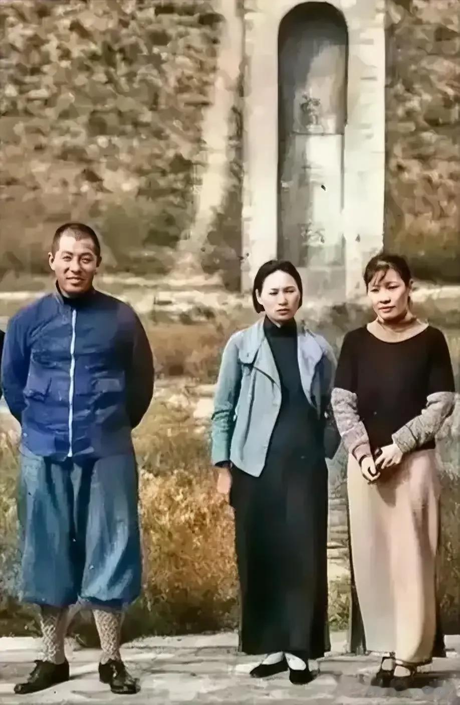 年轻时候的张学良真的是纨绔子弟，从他的穿衣打扮就可以看得出来！
图一是1936年